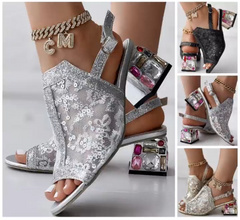 【35-43】👡 Letnie sandały na grubym obcasie w jednolitym kolorze z kryształkami w kształcie rybich ust